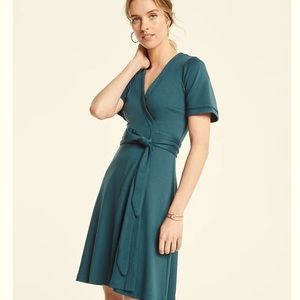 Ann Taylor piped flutter sleeve wrap dress
